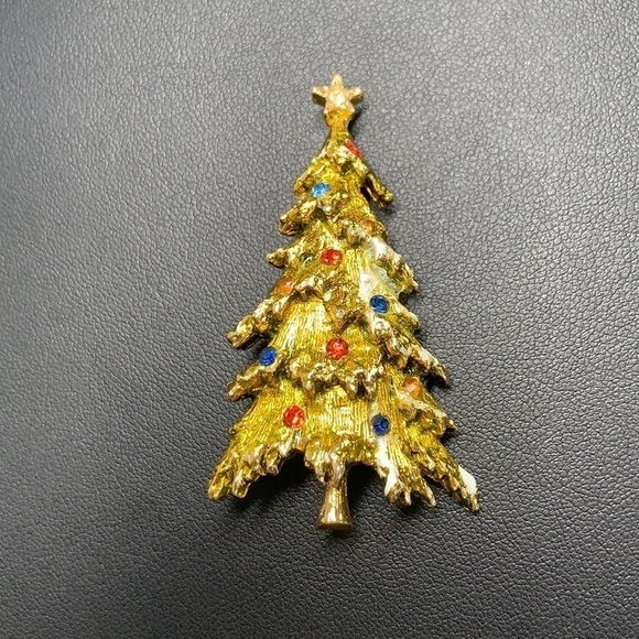 Vintage Signed ART Christmas Tree Brooch With Rhinestones-Gold Tone/Enamel 2.25” - Picture 1 of 4
